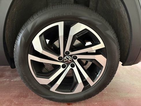 Used 2023 Volkswagen Atlas Cross Sport SEL image 31