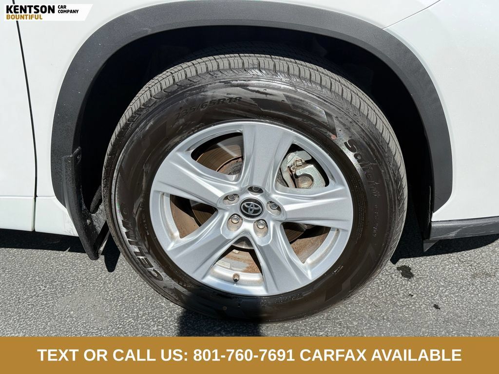 Used 2025 Toyota Highlander LE AWD/4WD image 13