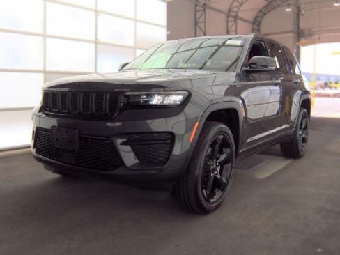Used 2023 Jeep Grand Cherokee Altitude AWD/4WD image 1