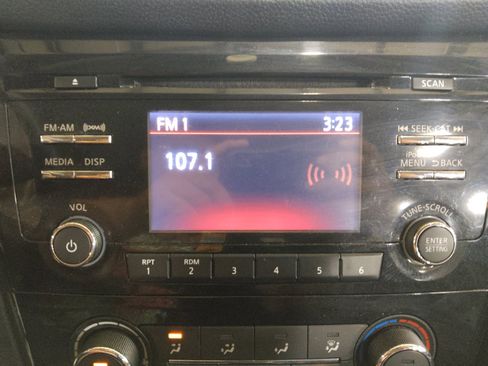 Used 2017 Nissan Rogue S FWD image 25