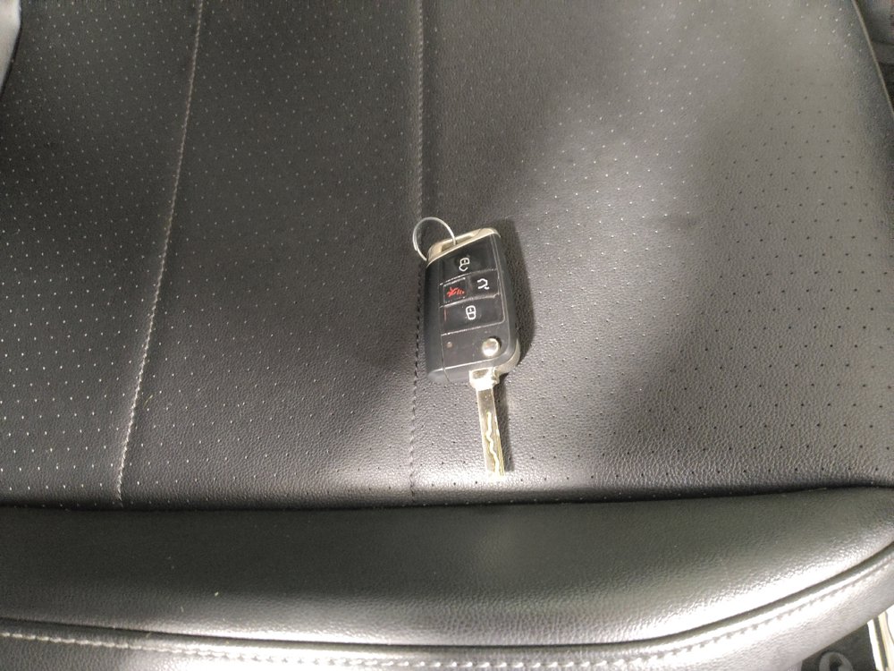 Used 2018 Volkswagen Tiguan SE AWD/4WD image 32
