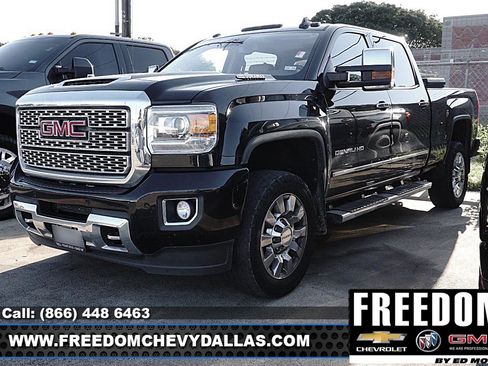 Used 2019 GMC Sierra 2500 Denali w/ Duramax Plus Package AWD/4WD image 3