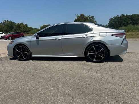 Used 2018 Toyota Camry XSE FWD image 8