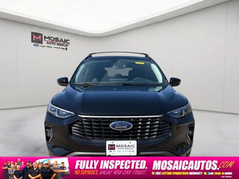 Used 2023 Ford Escape Platinum AWD/4WD image 2