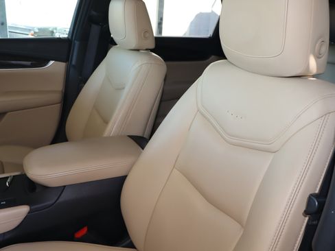 Used 2017 Cadillac XT5 w/ LPO, Wheel Lock Package image 17