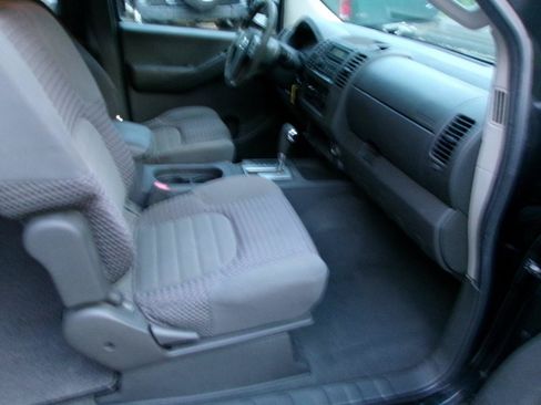 Used 2007 Nissan Frontier SE w/ SE Value Truck Pkg RWD image 6