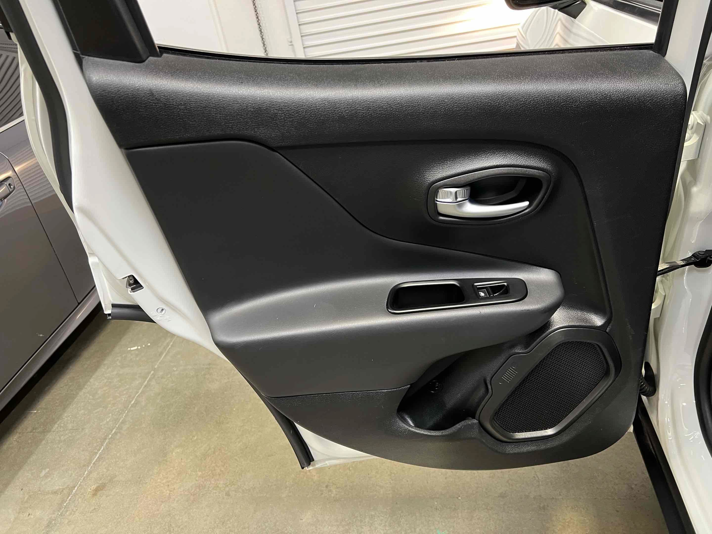 Used 2022 Jeep Renegade Latitude AWD/4WD image 64