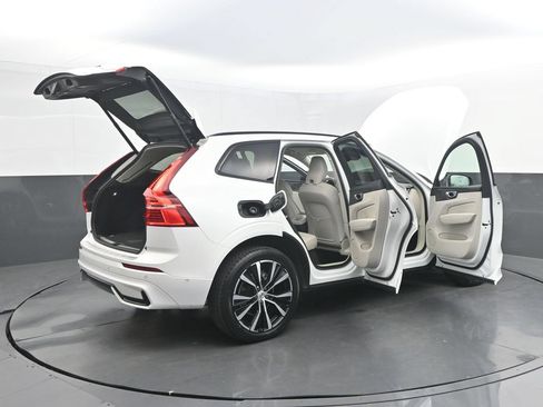 Certified 2023 Volvo XC60 B5 Plus w/ Climate Package AWD/4WD image 38