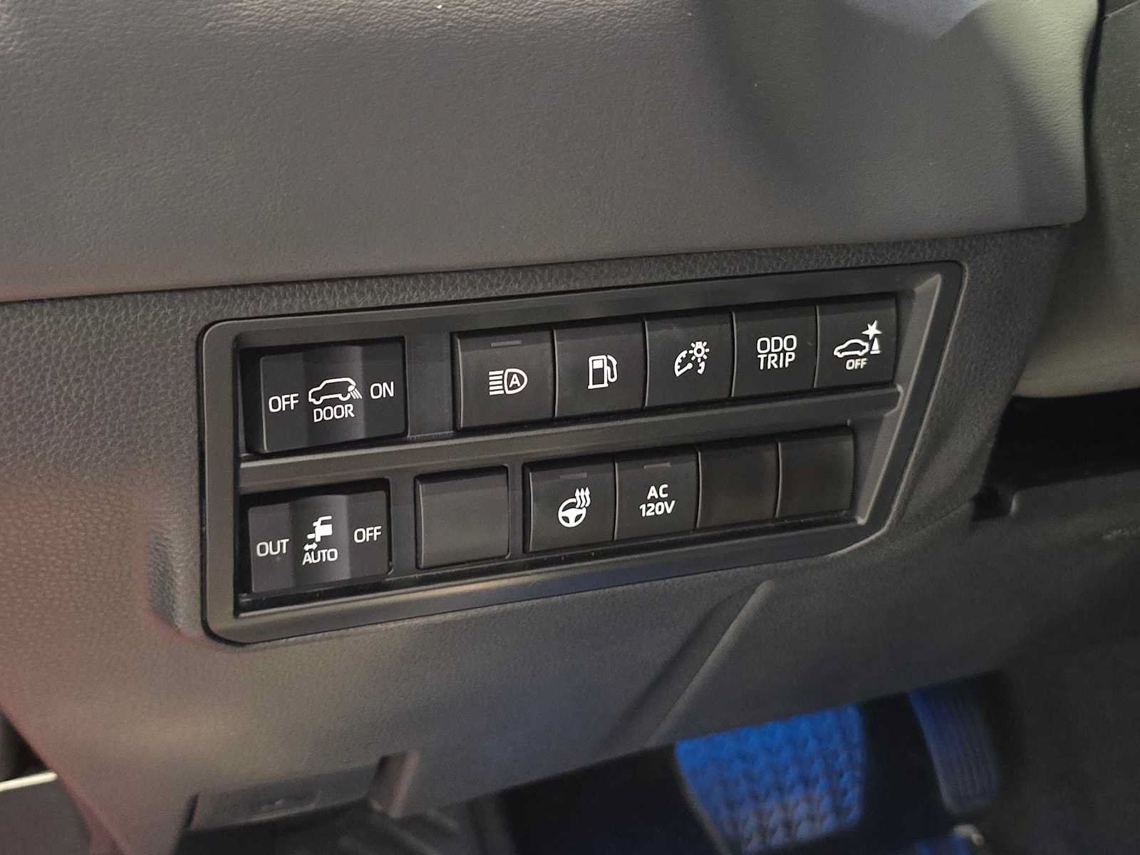 Used 2024 Toyota Sequoia Platinum AWD/4WD image 25