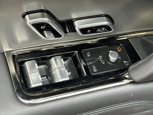 Used 2025 Land Rover Range Rover Sport Dynamic SE image 15