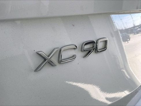 Used 2023 Volvo XC90 B6 Plus image 43