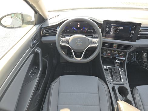 New 2026 Volkswagen Jetta SE FWD image 19