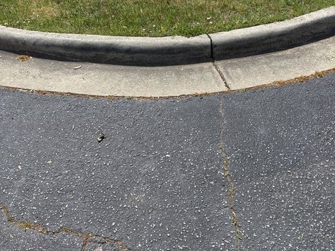 Used 2021 Toyota Highlander XLE image 16