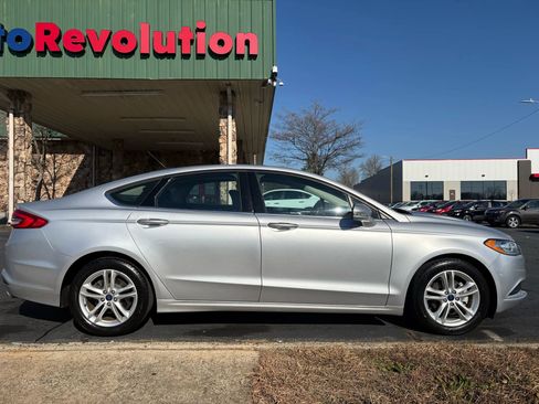 Used 2018 Ford Fusion SE image 8