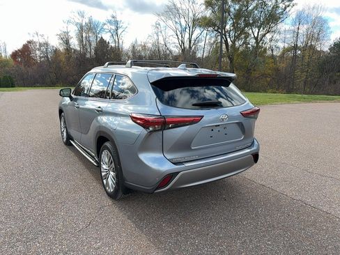 Used 2023 Toyota Highlander Platinum image 7