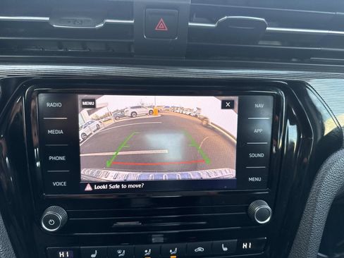 Certified 2022 Volkswagen Passat 2.0T R-Line image 24