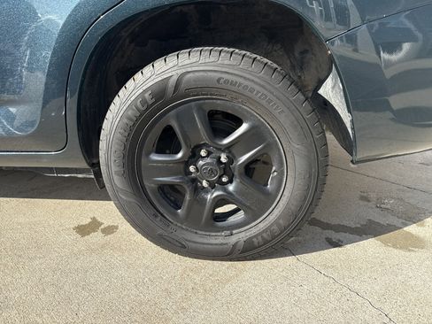 Used 2011 Toyota RAV4 4WD w/ Base L4 Extra Value Pkg image 34