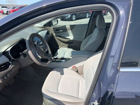 Used 2025 Chevrolet Malibu LT image 2
