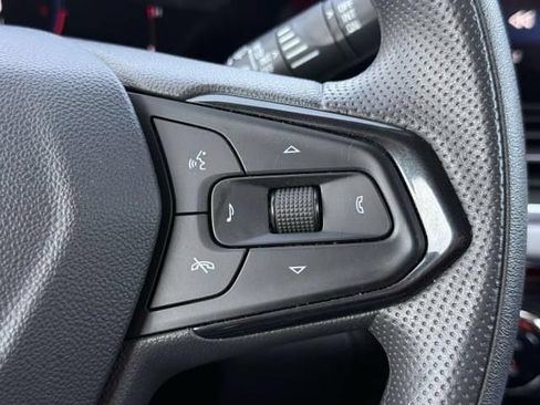 Used 2025 Chevrolet Trax LT FWD image 20
