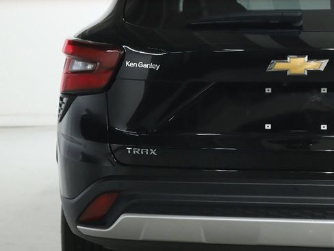 Used 2025 Chevrolet Trax LT w/ Driver Confidence Package FWD image 43