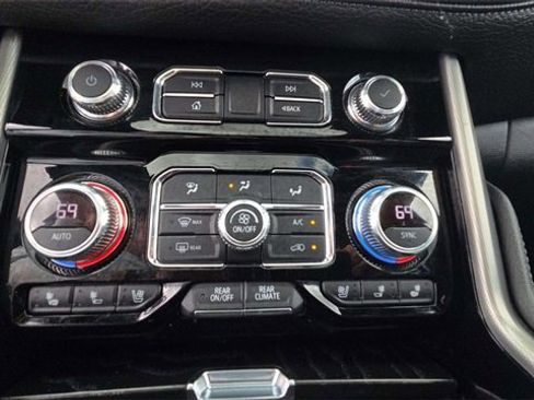 Used 2022 GMC Yukon XL Denali image 37