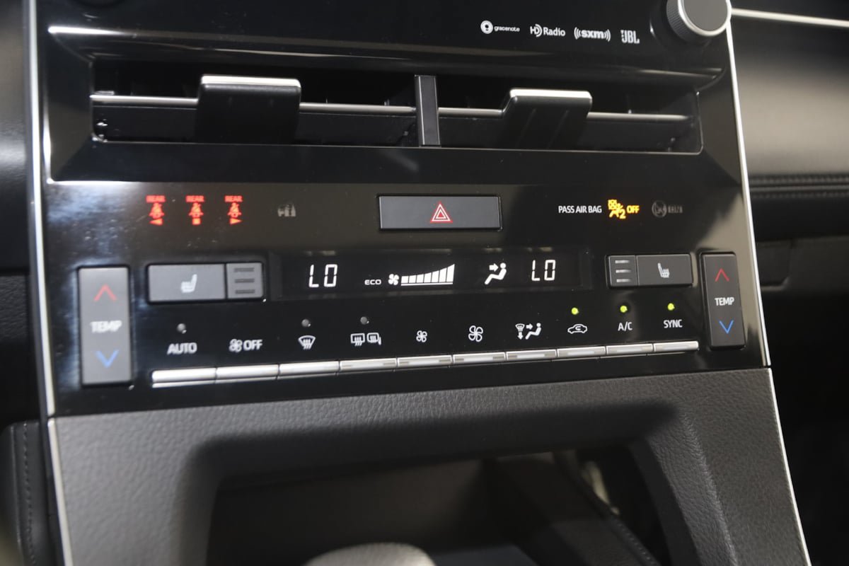 Used 2019 Toyota Avalon XLE w/ Moonroof Package FWD image 25