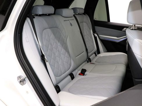 Used 2026 BMW X5 M60i image 23