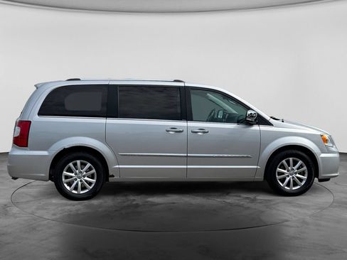 Used 2012 Chrysler Town & Country Limited FWD image 11