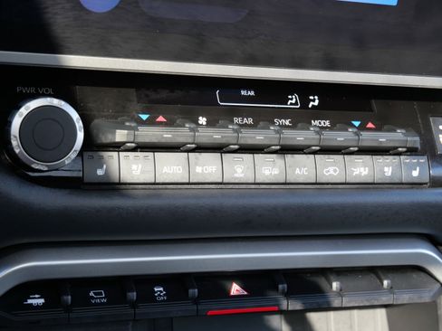 Certified 2025 Toyota Sequoia Platinum AWD/4WD image 29