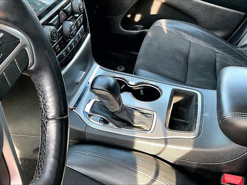 Used 2021 Jeep Grand Cherokee Laredo X RWD image 12