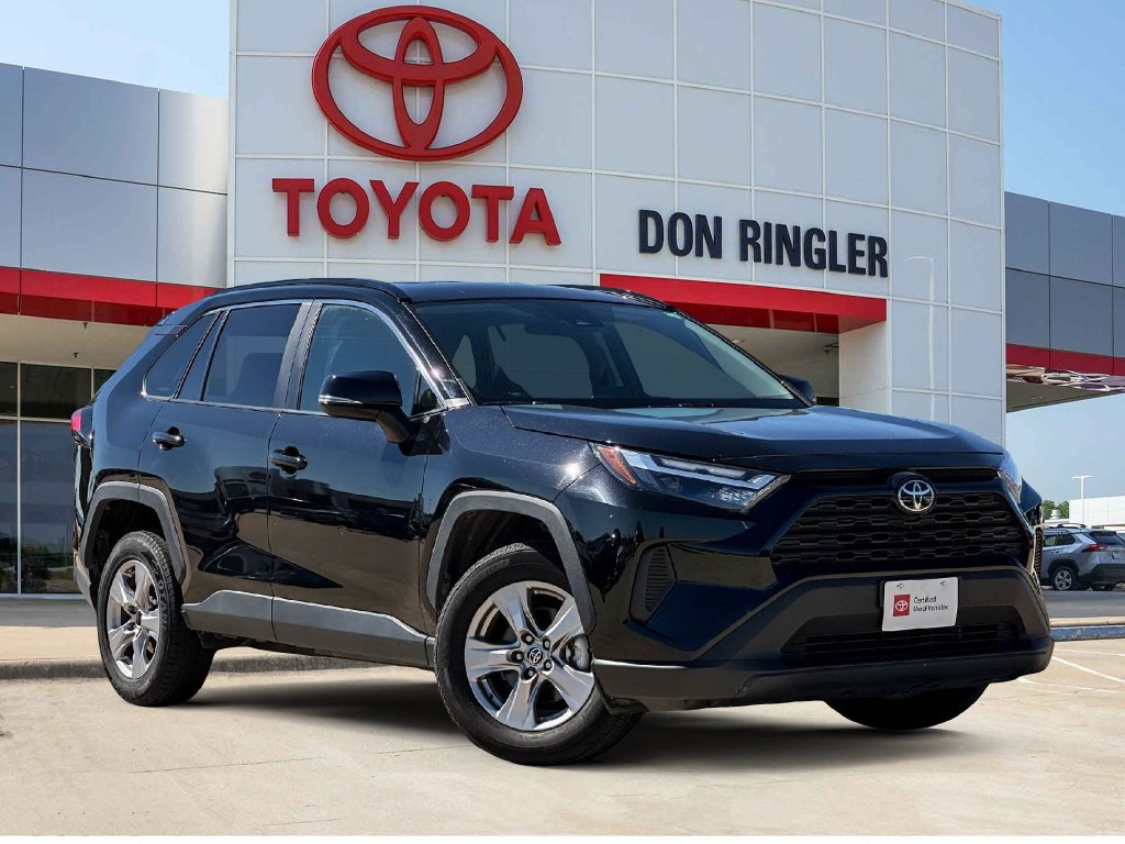 Used 2025 Toyota RAV4 XLE FWD image 1