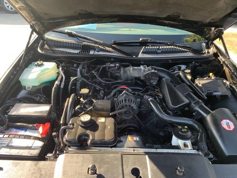 Used 2006 Lincoln Town Car Designer Series RWD image 21