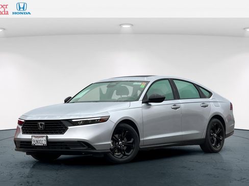 Certified 2025 Honda Accord SE image 1