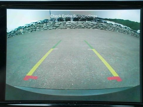 Used 2023 Chrysler Pacifica Limited AWD/4WD image 37