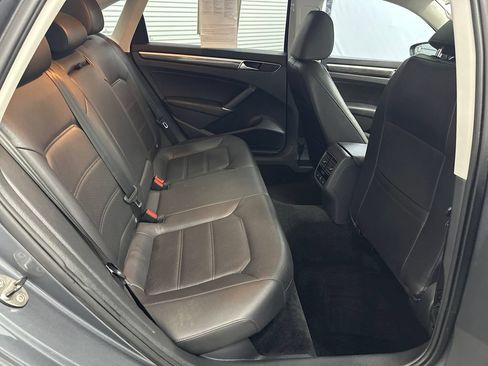 Used 2018 Volkswagen Passat 2.0T SE FWD image 16