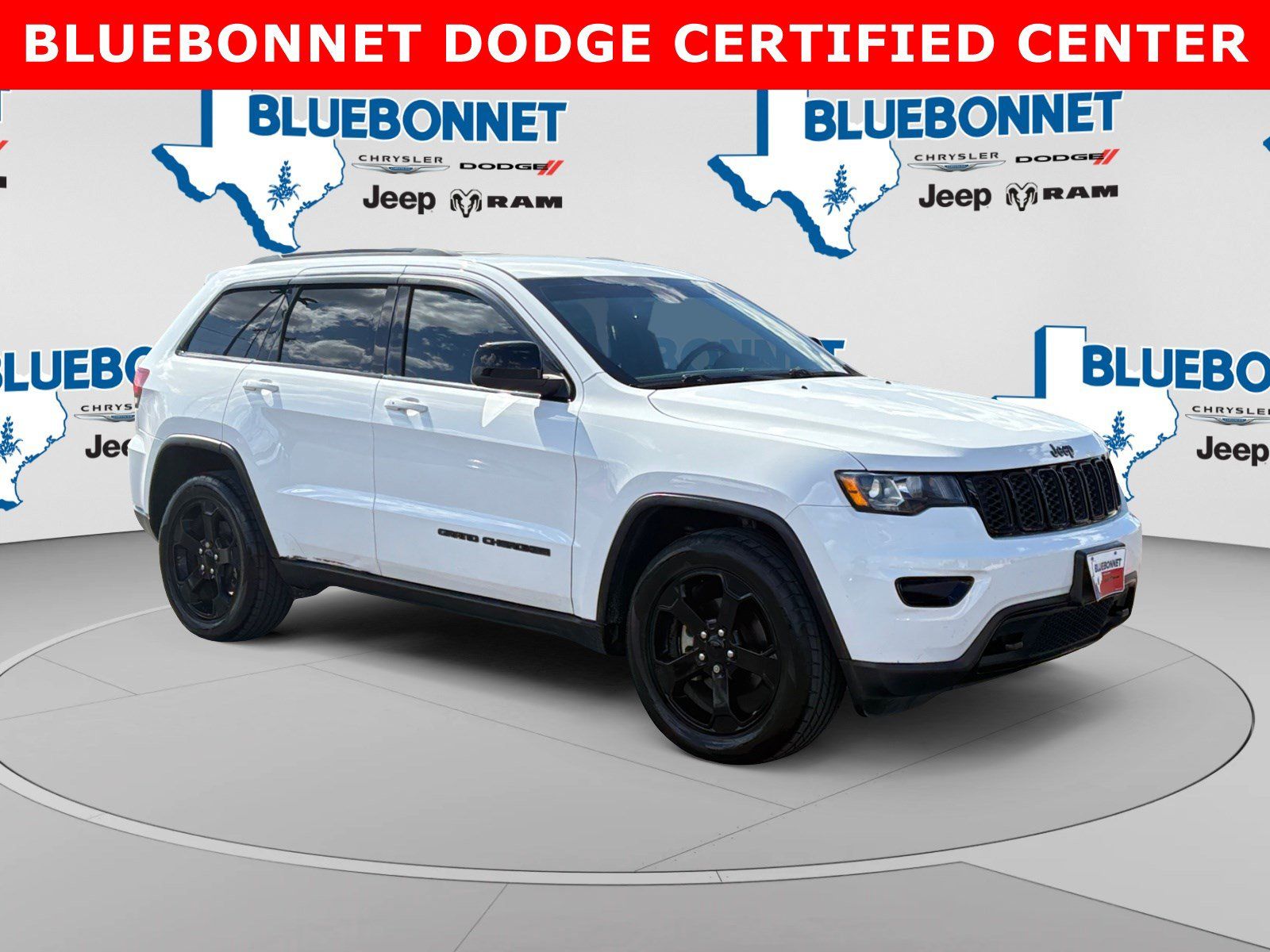 Used 2019 Jeep Grand Cherokee Laredo RWD image 3