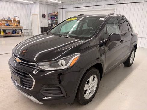 Used 2021 Chevrolet Trax LT AWD/4WD image 3