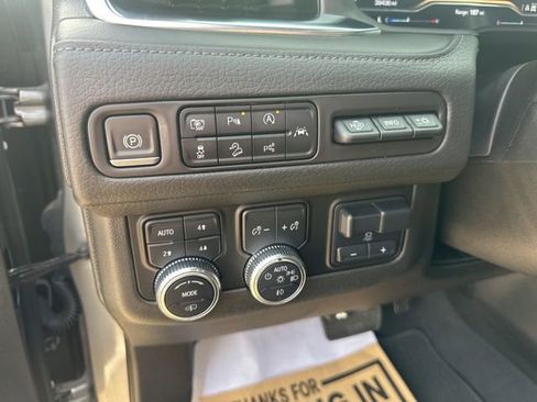 Used 2023 GMC Yukon Denali w/ Denali Reserve Package image 17