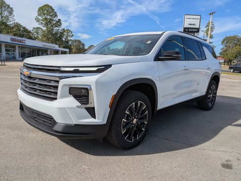 New 2026 Chevrolet Traverse LT w/ Sun and Wheel Package image 8