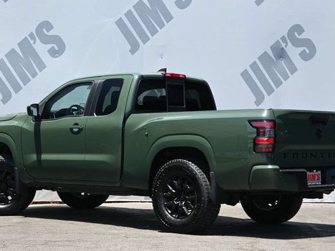 Used 2022 Nissan Frontier SV w/ Technology Package AWD/4WD image 7