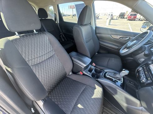 Used 2020 Nissan Rogue SV w/ Premium Package image 25