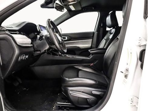 Used 2023 Jeep Compass Latitude image 13