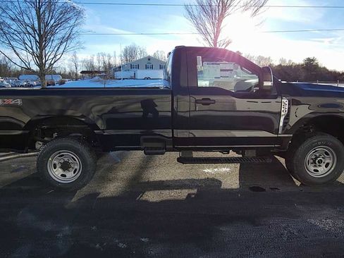 New 2026 Ford F250 XL w/ XL Chrome Package image 9