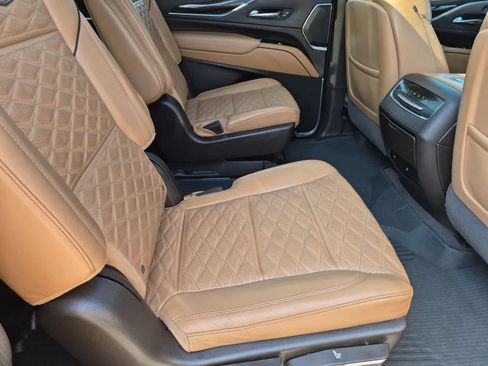 Used 2021 Cadillac Escalade ESV Premium Luxury AWD/4WD image 21