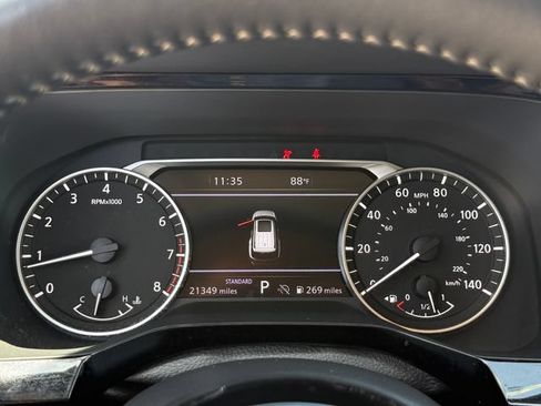 Used 2025 Nissan Pathfinder SL FWD image 17