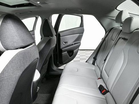 New 2026 Hyundai Elantra Limited image 33