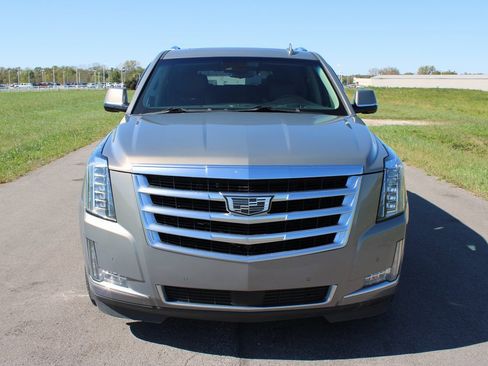 Used 2018 Cadillac Escalade Premium Luxury image 2