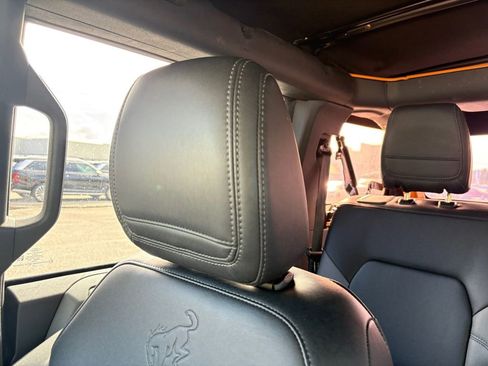 Used 2022 Ford Bronco Black Diamond image 11