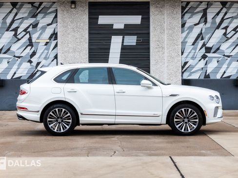 Used 2025 Bentley Bentayga image 16