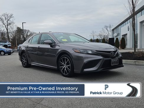 Used 2024 Toyota Camry SE image 1